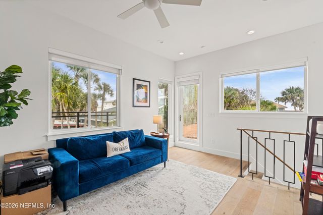 145 8TH Street, Atlantic Beach, FL 32233