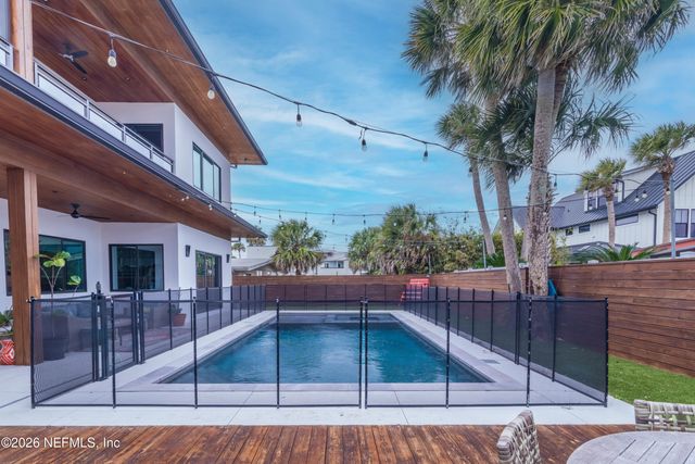 145 8TH Street, Atlantic Beach, FL 32233