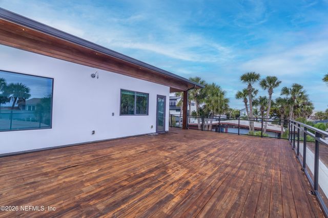 145 8TH Street, Atlantic Beach, FL 32233