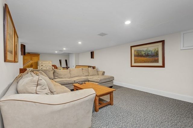 4 Dorset Drive, Walpole, MA 02032