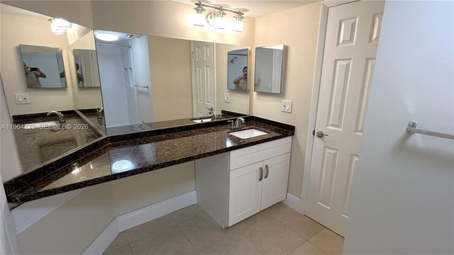 2860 N Oakland Forest Dr CLUB2, Oakland Park, FL 33309