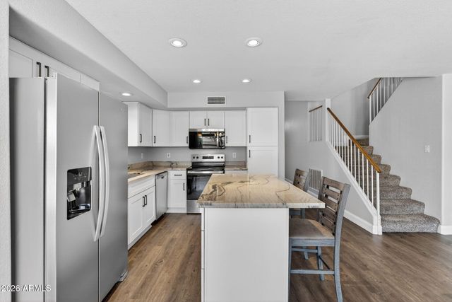 2208 S PEPPERTREE Court, Gilbert, AZ 85295