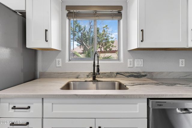2208 S PEPPERTREE Court, Gilbert, AZ 85295