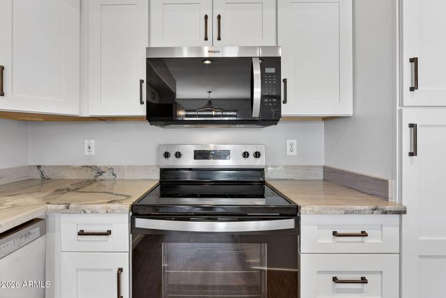 2208 S PEPPERTREE Court, Gilbert, AZ 85295