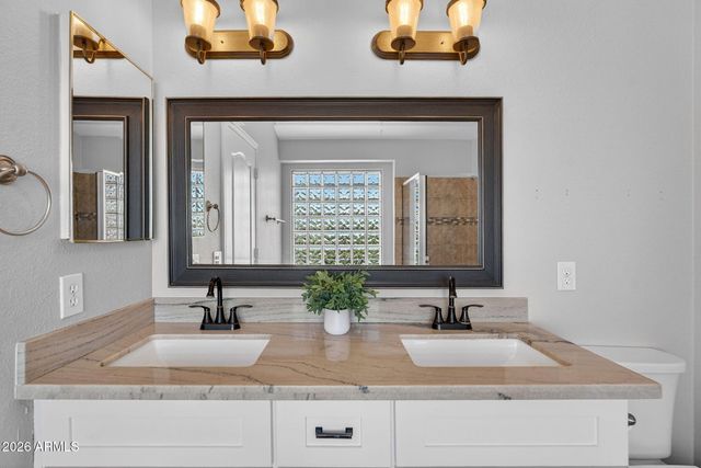 2208 S PEPPERTREE Court, Gilbert, AZ 85295
