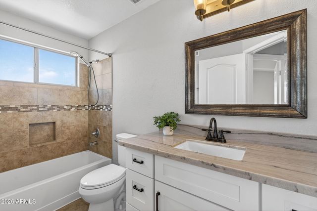 2208 S PEPPERTREE Court, Gilbert, AZ 85295
