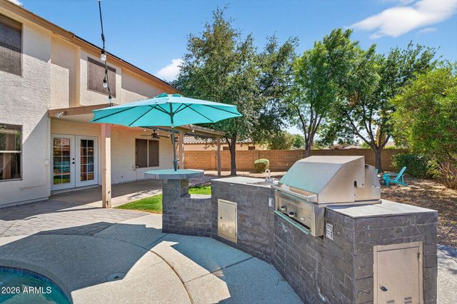 2208 S PEPPERTREE Court, Gilbert, AZ 85295