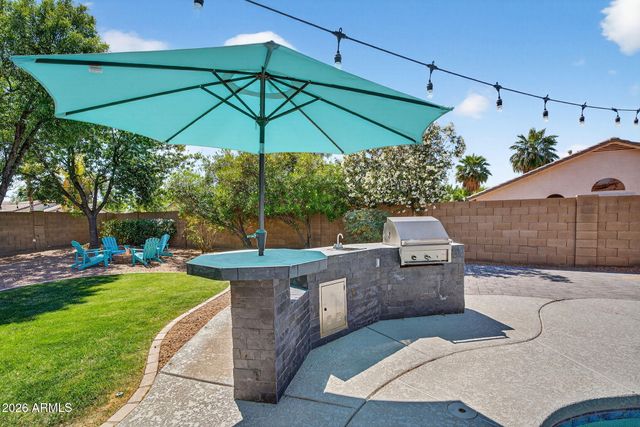 2208 S PEPPERTREE Court, Gilbert, AZ 85295