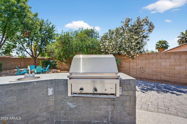 2208 S PEPPERTREE Court, Gilbert, AZ 85295