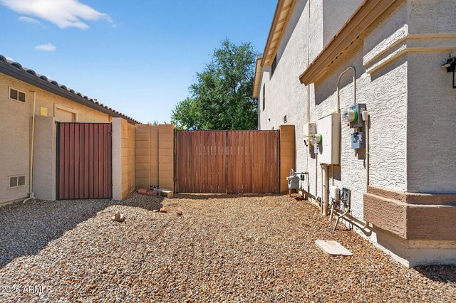 2208 S PEPPERTREE Court, Gilbert, AZ 85295