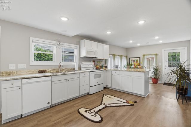 156 Beaver Court, Amherst, OH 44001