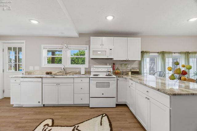 156 Beaver Court, Amherst, OH 44001