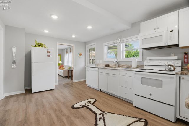 156 Beaver Court, Amherst, OH 44001