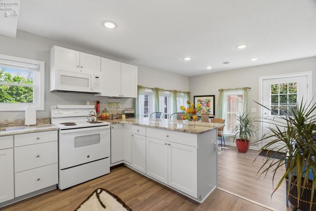 156 Beaver Court, Amherst, OH 44001