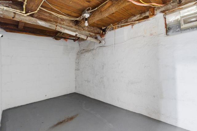 156 Beaver Court, Amherst, OH 44001