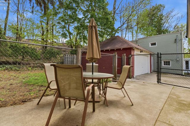156 Beaver Court, Amherst, OH 44001