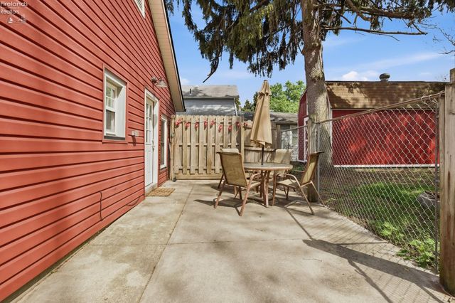 156 Beaver Court, Amherst, OH 44001
