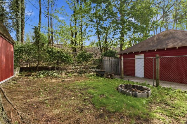 156 Beaver Court, Amherst, OH 44001