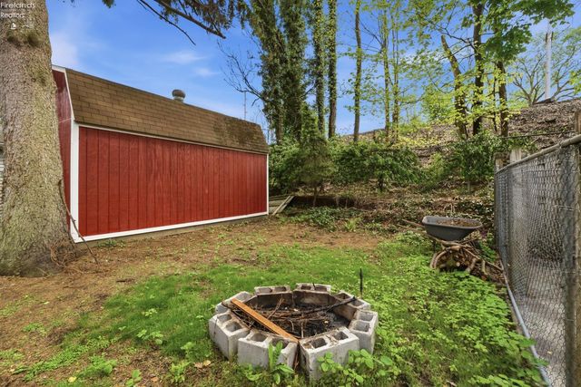 156 Beaver Court, Amherst, OH 44001