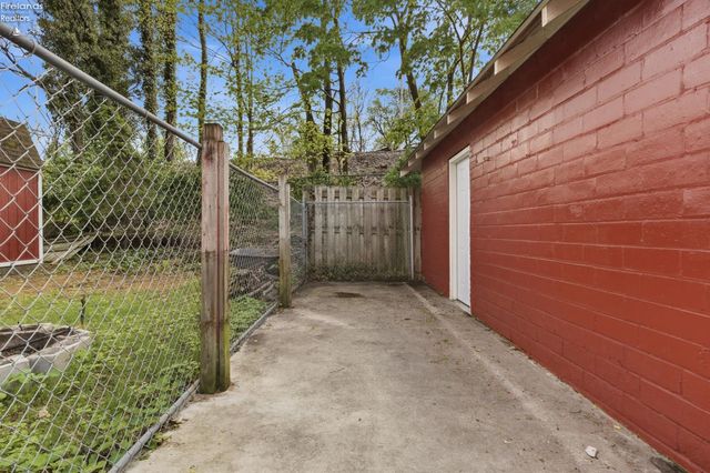 156 Beaver Court, Amherst, OH 44001