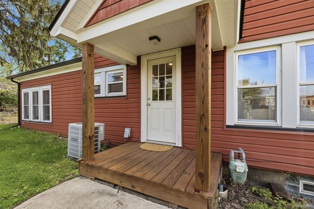156 Beaver Court, Amherst, OH 44001