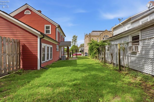 156 Beaver Court, Amherst, OH 44001