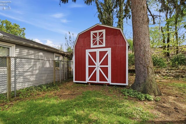 156 Beaver Court, Amherst, OH 44001