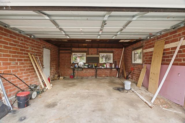 156 Beaver Court, Amherst, OH 44001