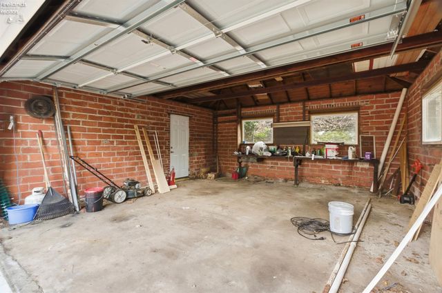 156 Beaver Court, Amherst, OH 44001