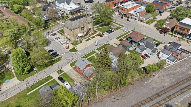 156 Beaver Court, Amherst, OH 44001