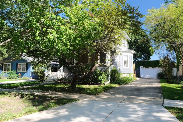 207 Sophia Street, West Chicago, IL 60185