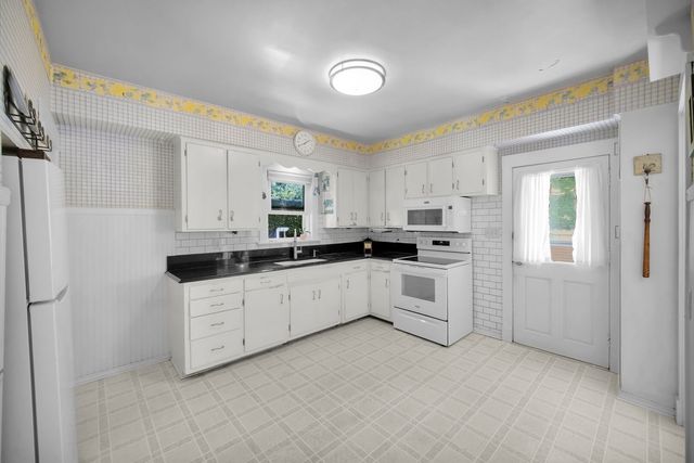 207 Sophia Street, West Chicago, IL 60185
