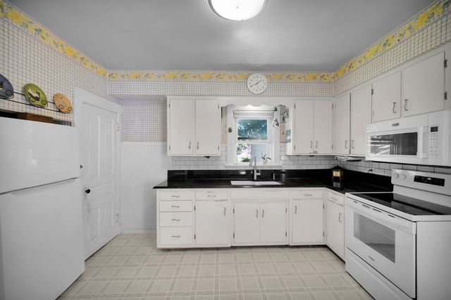 207 Sophia Street, West Chicago, IL 60185