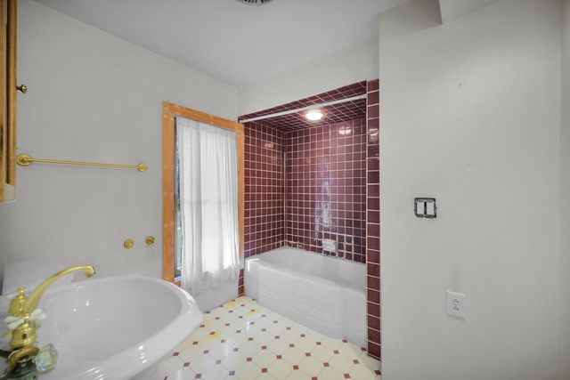207 Sophia Street, West Chicago, IL 60185