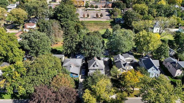 207 Sophia Street, West Chicago, IL 60185