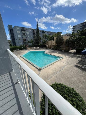1470 NE 125th Terrace 205, North Miami, FL 33161