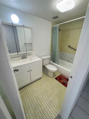 1470 NE 125th Terrace 205, North Miami, FL 33161
