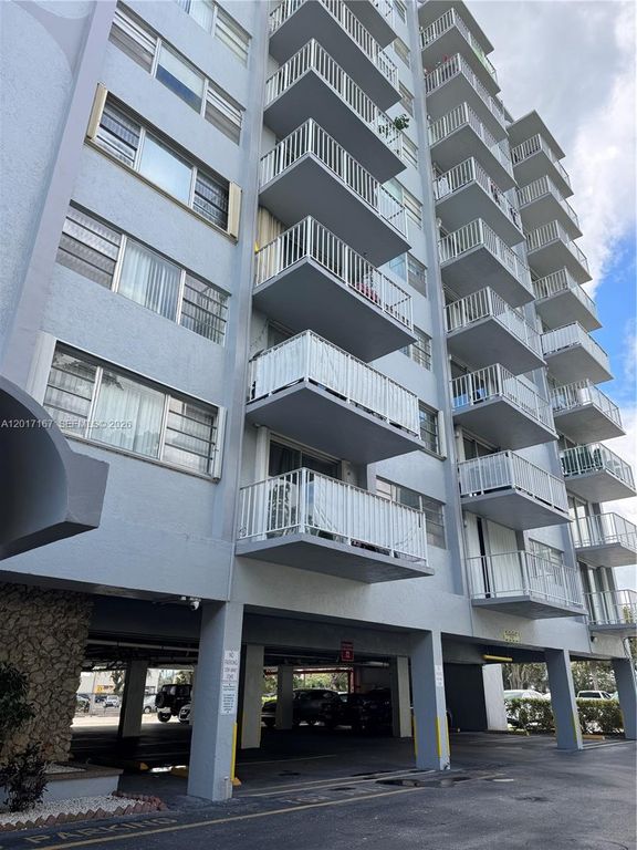 1470 NE 125th Terrace 205, North Miami, FL 33161