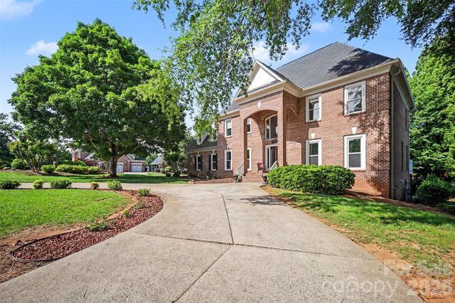 232 40th Avenue Drive NW, Hickory, NC 28601