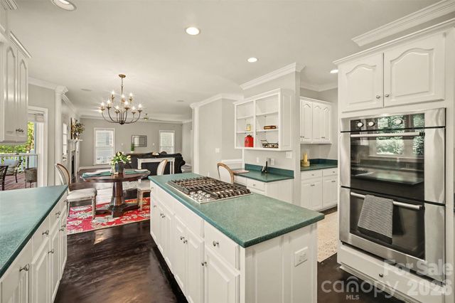 232 40th Avenue Drive NW, Hickory, NC 28601