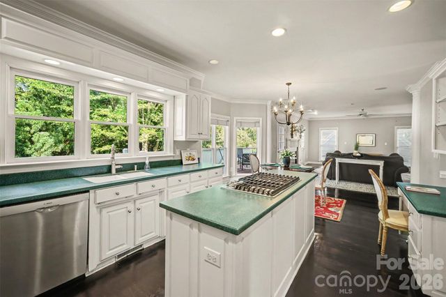 232 40th Avenue Drive NW, Hickory, NC 28601