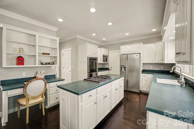 232 40th Avenue Drive NW, Hickory, NC 28601