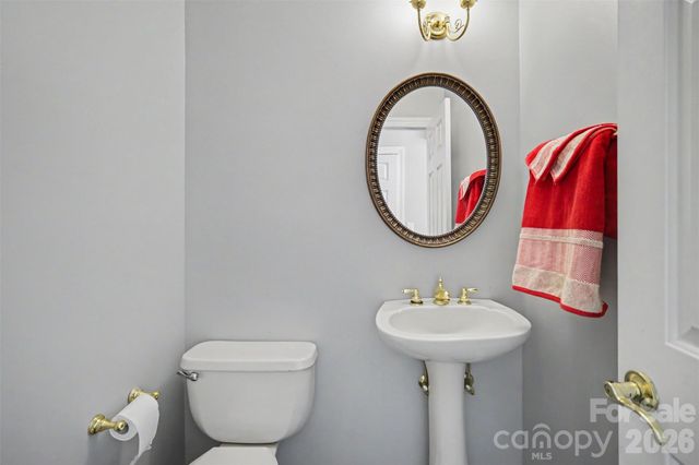 232 40th Avenue Drive NW, Hickory, NC 28601