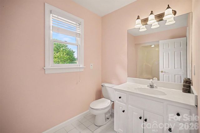 232 40th Avenue Drive NW, Hickory, NC 28601
