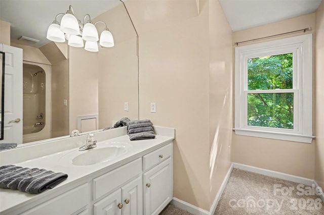 232 40th Avenue Drive NW, Hickory, NC 28601
