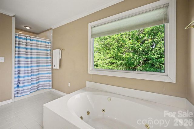 232 40th Avenue Drive NW, Hickory, NC 28601