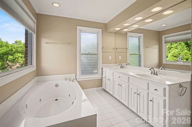 232 40th Avenue Drive NW, Hickory, NC 28601
