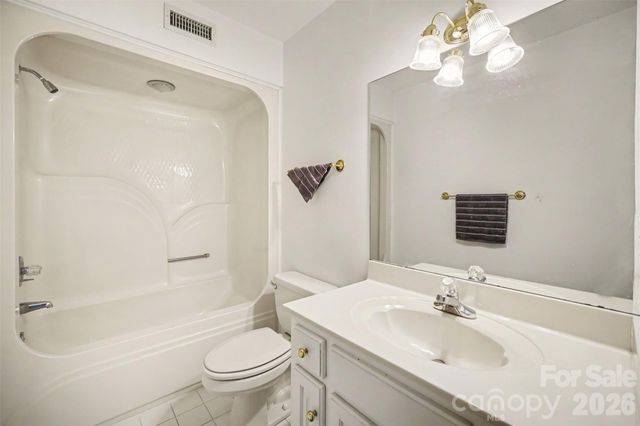 232 40th Avenue Drive NW, Hickory, NC 28601