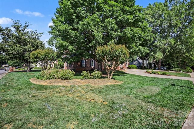 232 40th Avenue Drive NW, Hickory, NC 28601
