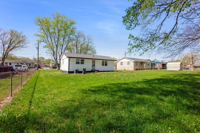923 Rose Dr, Hopkinsville, KY 42240